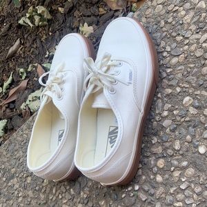 Women’s gum vans